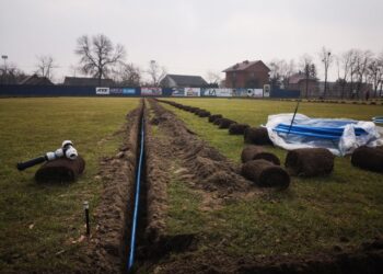 Gorzyce. Na stadionie powstaje system nawadniania boiska