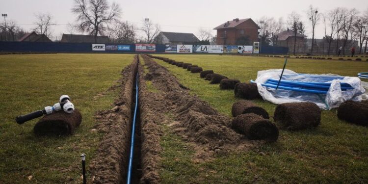 Gorzyce. Na stadionie powstaje system nawadniania boiska