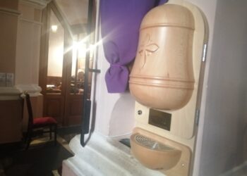 Sandomierz: Pierwsze bezdotykowe kropielnice w kościele Ducha Św.