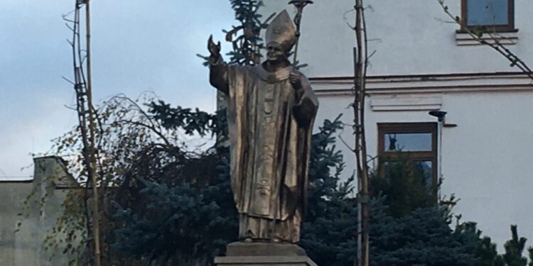 Stalowa Wola: Ludowe wzory na pisankach współczesną inspirację