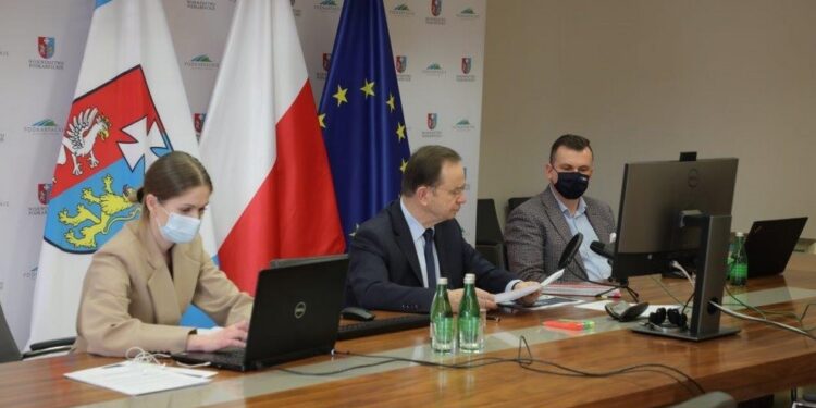 Region: O przyszłości regionalnych lotnisk