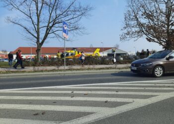 Tarnobrzeg. Śmigłowiec ratowniczy wylądował przy ulicy Sikorskiego.