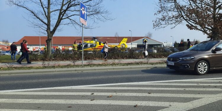 Tarnobrzeg. Śmigłowiec ratowniczy wylądował przy ulicy Sikorskiego.