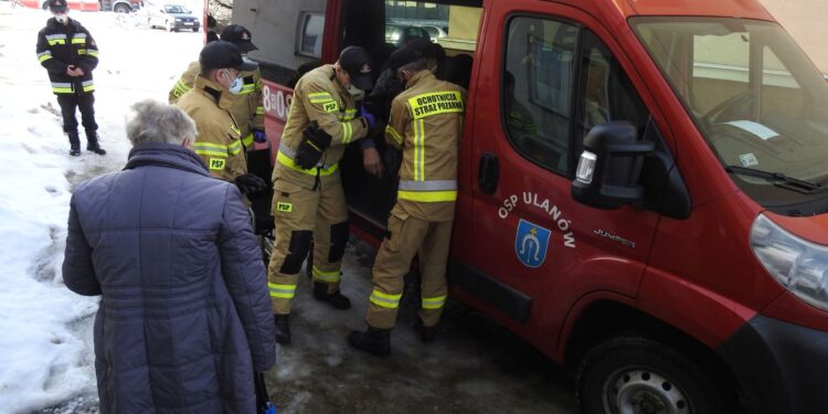 Ulanów: Strażacy pomagają w transporcie na szczepienia