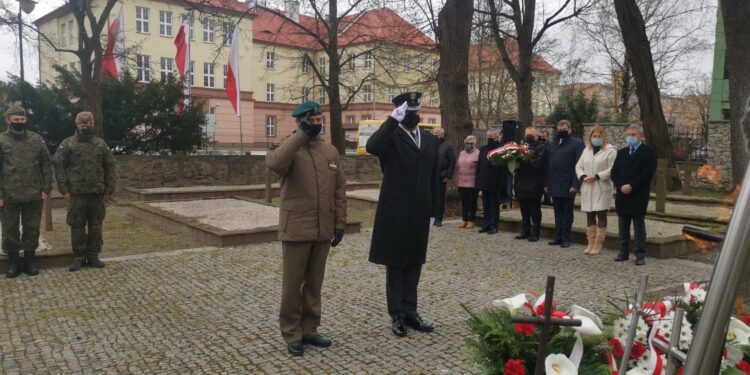 Sandomierz: Symboliczne obchody Dnia Pamięci Ofiar Zbrodni Katyńskiej.