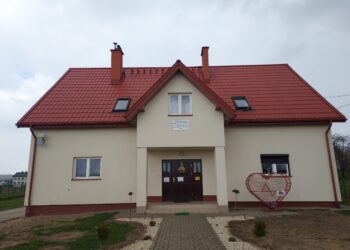 Łoniów: Remont w domu dziecka dzięki firmie światłowowodowej.