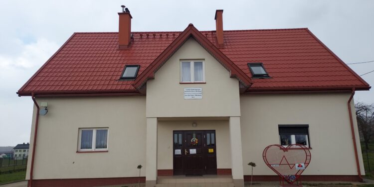 Łoniów: Remont w domu dziecka dzięki firmie światłowowodowej.