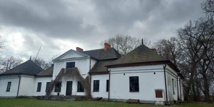 Rozmowa z Dorotą Kosierkiewicz i Cezarym Jastrzębskim na planie filmowym w Skotnikach.