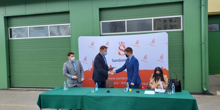 Sandomierz: Nowe, przyjazne środowisku autobusy jesienią zaczną wozić pasażerów.