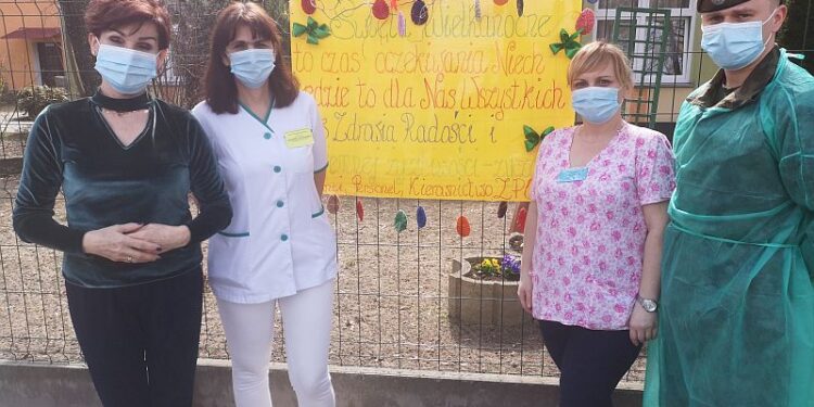 Tarnobrzeg. Pacjenci z Zakładu Pielęgnacyjno-Opiekuńczego rozmawiali on-line ze swoimi rodzinami