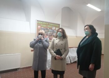 Sandomierz: Wilgoć niszczy mury Collegium Gostomianum.