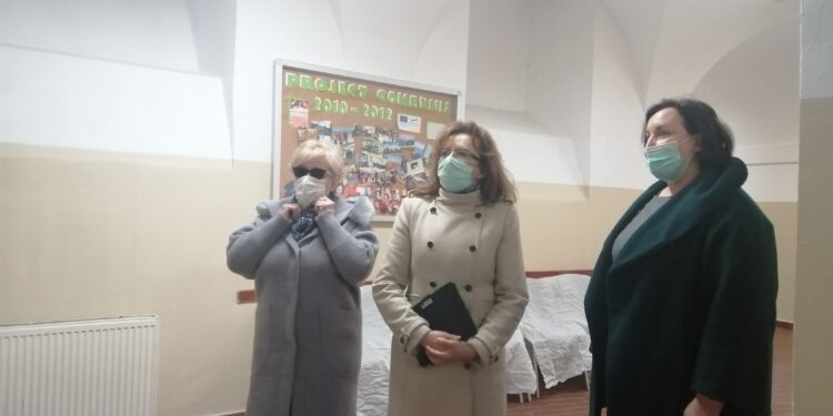 Sandomierz: Wilgoć niszczy mury Collegium Gostomianum.