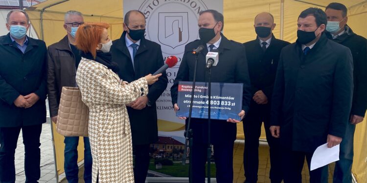 Klimontów: Prawie 5 milionów złotych rządowych środków na drogi.