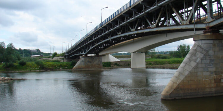 Sandomierz, Tarnobrzeg: Tarnobrzeska firma przebuduje sandomierski most.