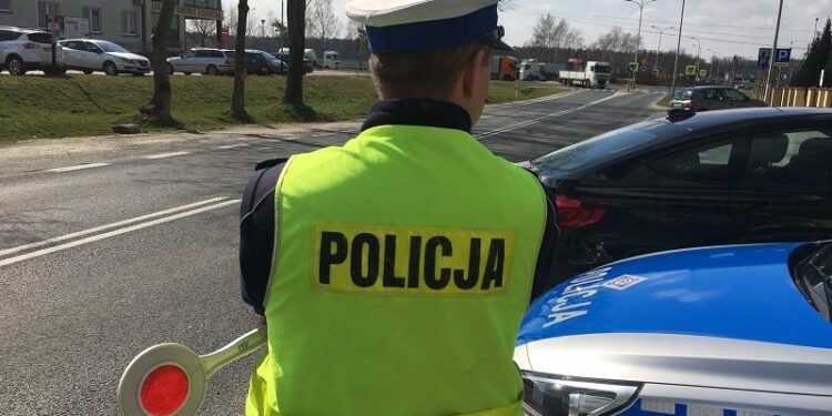 Wlonice: DK 79 zablokowana na trasie Sandomierz-Ożarów.