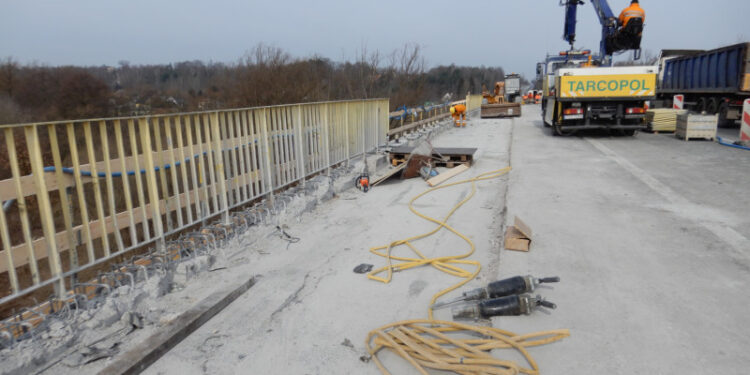 Ostrowiec Św.: Trwa remont mostu w Brodach Iłżeckich.