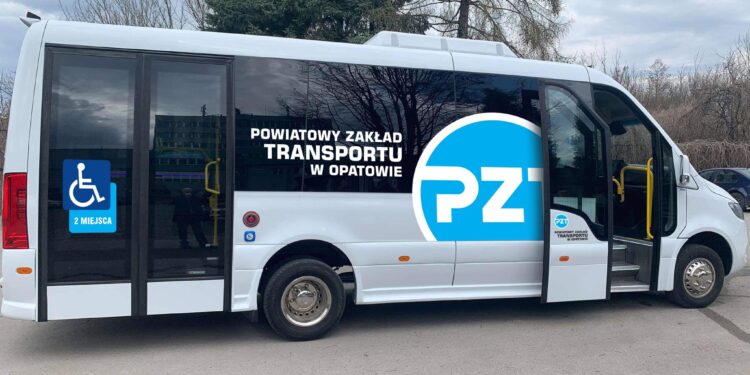 Opatów: Nowy bus w zakładzie transportu.