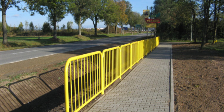 Ożarów: Dobudują chodnik.