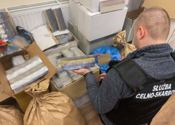 Przeworsk: Nielegalne papierosy, krajanka tytoniowa i……  gotówka w pralce.