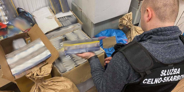 Przeworsk: Nielegalne papierosy, krajanka tytoniowa i……  gotówka w pralce.