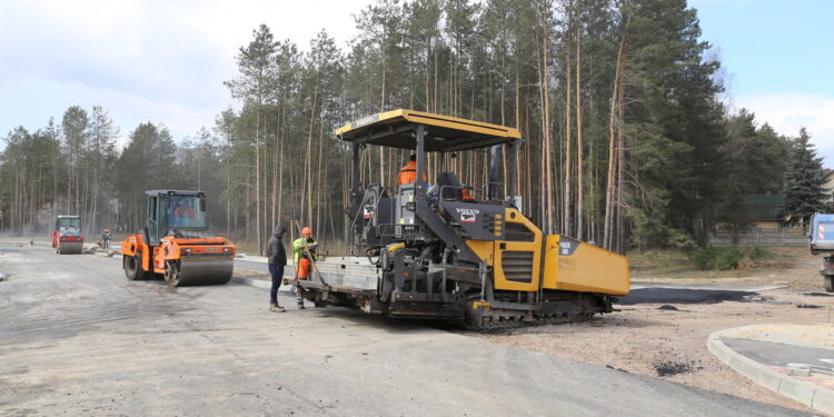 Ostrowiec Św.: Ulica Krzemienna już prawie gotowa.