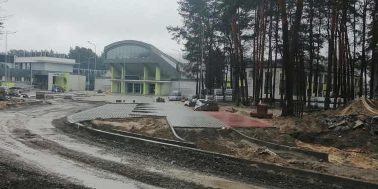 Stalowa Wola: Przebudowa parkingu przy obiektach MOSiR na finiszu