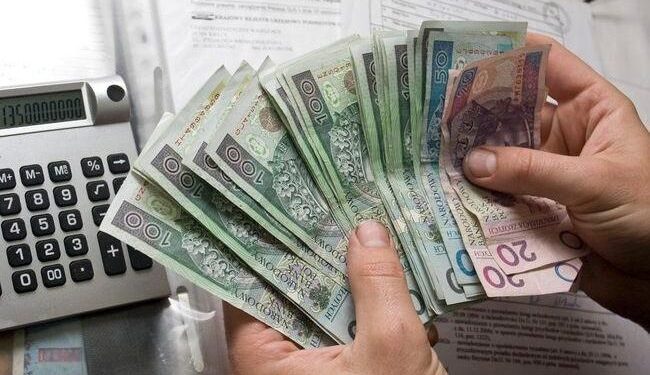 Nowa Dęba. Chcą obniżki diet samorządowych