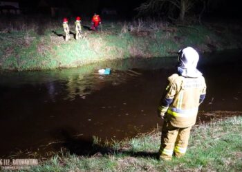 Stale. Zjechała autem do rzeki