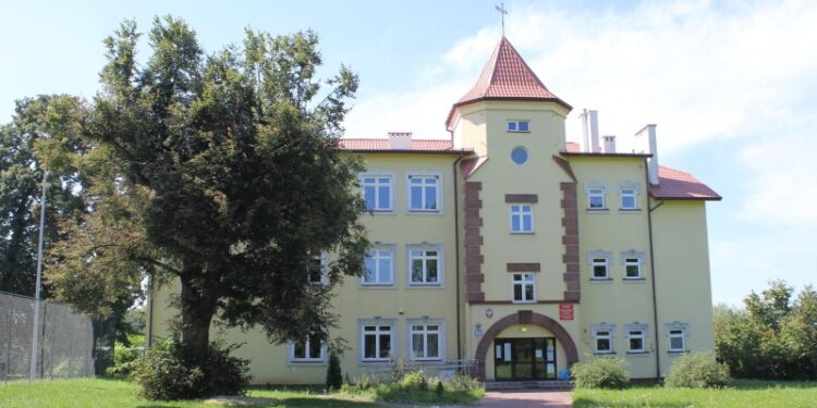 Tarnobrzeg. Chcą budowy sali sportowej przy szóstce