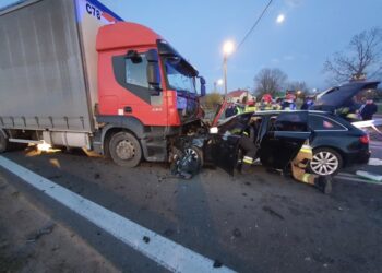 Baranów Sandomierski. Groźny wypadek w Suchorzowie na Drodze Wojewódzkiej 985