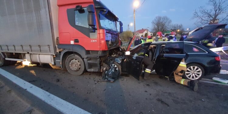 Baranów Sandomierski. Groźny wypadek w Suchorzowie na Drodze Wojewódzkiej 985