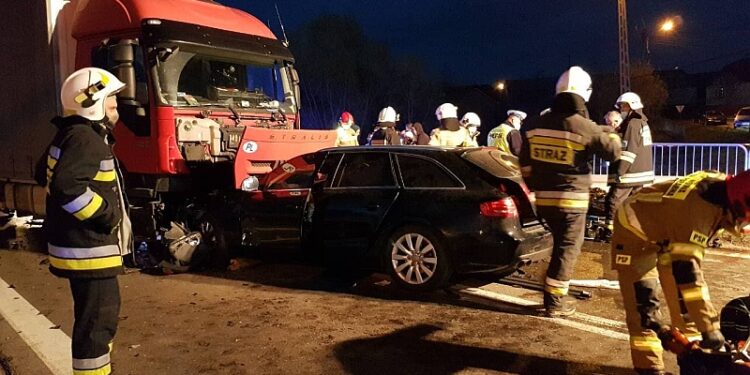 Baranów Sandomierski. Groźny wypadek w Suchorzowie na Drodze Wojewódzkiej 985