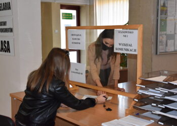 Ostrowiec Św.: Remont w wydziale komunikacji.