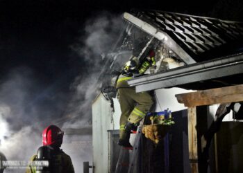 Tarnobrzeg: Pożar budynku gospodarczego i wiaty