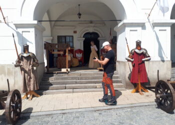 Sandomierz: Chorągiew Rycerstwa Ziemi Sandomierskiej przygotowana do sezonu turystycznego.
