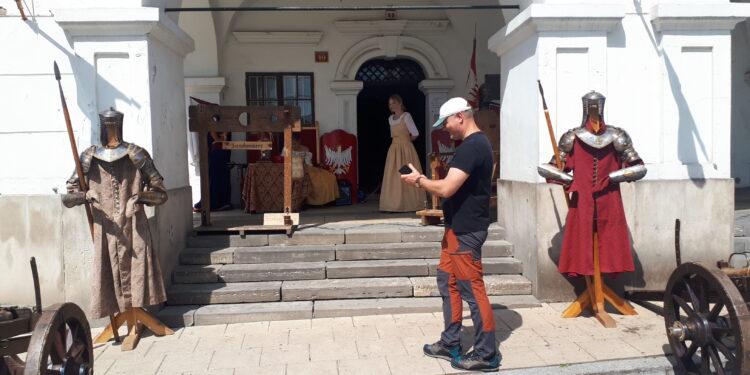 Sandomierz: Chorągiew Rycerstwa Ziemi Sandomierskiej przygotowana do sezonu turystycznego.