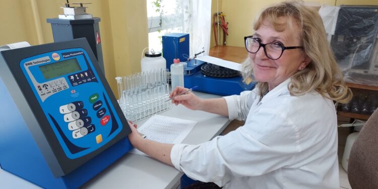 Sandomierz: Nowoczesny sprzęt  do analizy gleby w laboratorium chemiczno-rolniczym ŚODR.
