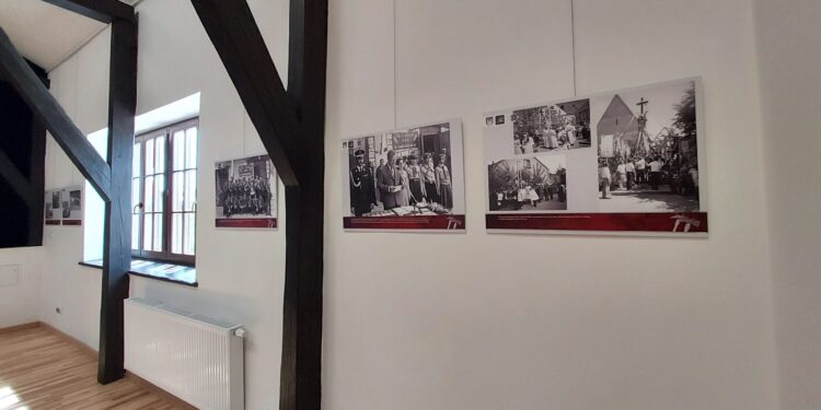 Zawichost: Wystawa archiwalnej fotografii przybliża historię OSP.