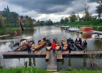 Sandomierz: „Napędzani Wisłą” i wolontariusze sprzątają Wisłę i San.