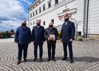 Sandomierz: Muzeum Okręgowe Muzeum Narodowym? Konferencja prasowa posłów Krzysztofa Lipca i Marka Kwitka oraz burmistrza Sandomierza Marcina Marca.