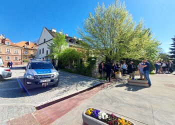 Sandomierz: Ewakuacja Urzędu Miasta po mailu o podłożeniu ładunku wybuchowego.