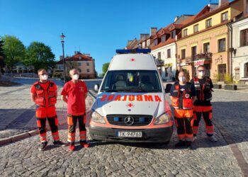 Sandomierz: Karetka dla Grupy Ratownictwa PCK.