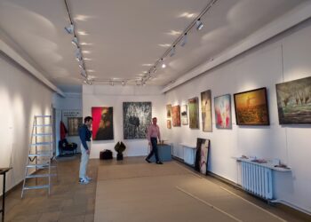 Sandomierz: Tworzenie na żywo w galerii BWA.