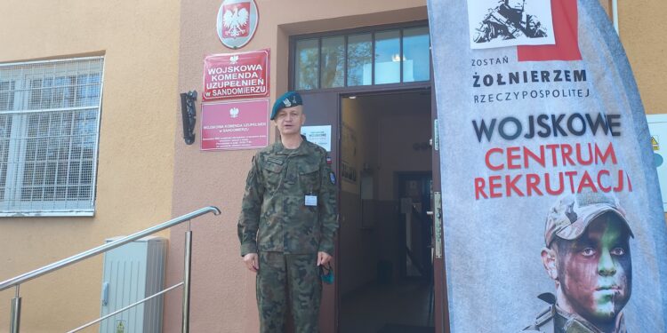 Sandomierz: Chcą wstąpić w szeregi armii.