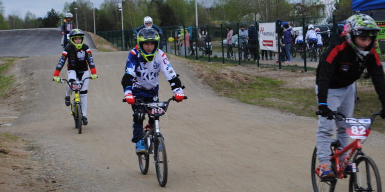 Nisko: Mistrzostwa w jeździe po muldach otworzyły tor pumptrakowy