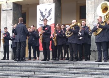 Mielec: Mielecka Orkiestra Dęta dla Święta Flagi.