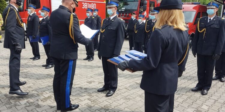 Tarnobrzeg. Awanse, medale, odznaczenia. Strażacy świętowali.