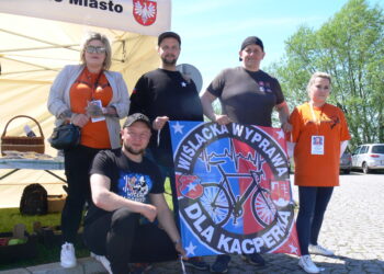 Sandomierz: Gadżety dla chorego Bartusia spod Oświęcimia przyjechały na… rowerze.