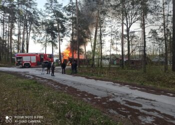 Nowa Dęba. Pożar garaży na Broniewskiego