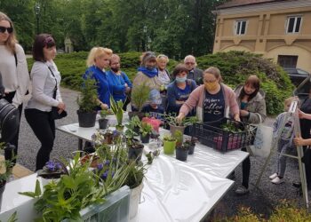 Tarnobrzeg. Wydarzenie okazało się strzałem w dziesiątkę. Udana Kwiatowymiana.